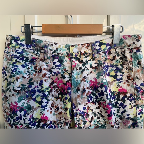 mid rise pants with a cool, multicoloured, abstract floral(ish) pattern. - Picture 8 of 9